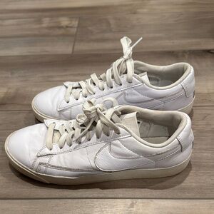 Nike White Blazer Low Leather Sneakers. 9W